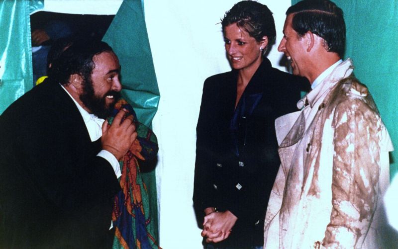 Pavarotti – Element galerii