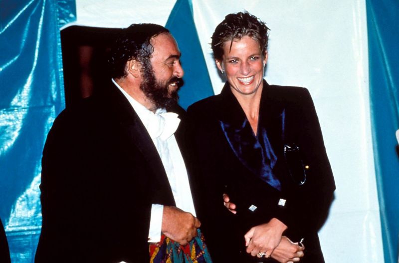 Pavarotti – Element galerii